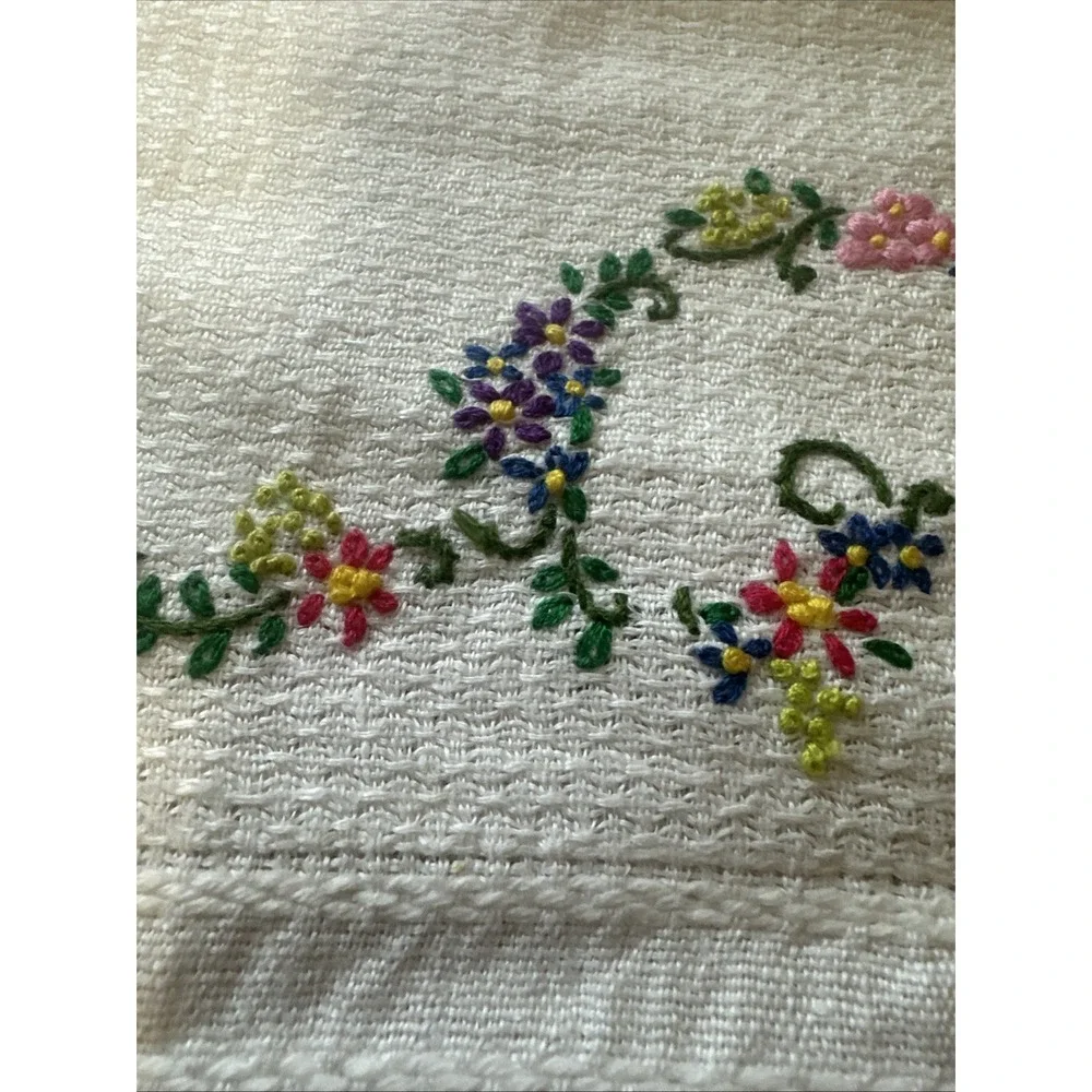 Vintage Hand Embroidered Tea‎ Towel Flowers Abd Butterfly EUC
